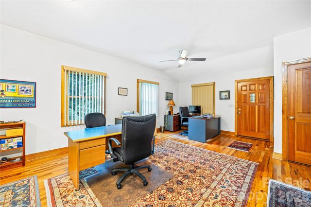 464 Governors View Road, Asheville, NC 28805