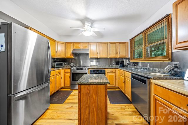 464 Governors View Road, Asheville, NC 28805