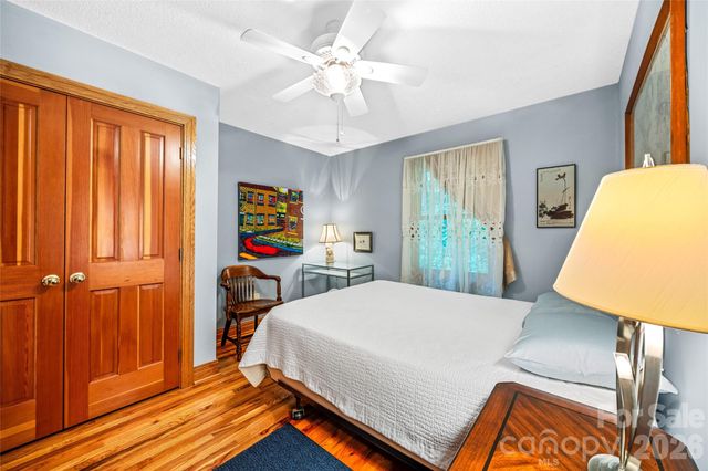 464 Governors View Road, Asheville, NC 28805