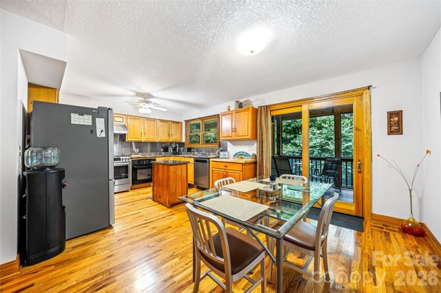 464 Governors View Road, Asheville, NC 28805