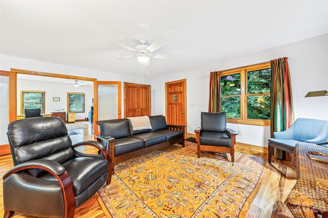 464 Governors View Road, Asheville, NC 28805