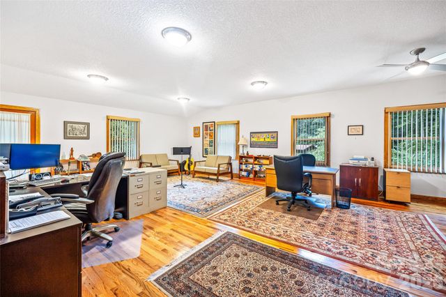 464 Governors View Road, Asheville, NC 28805