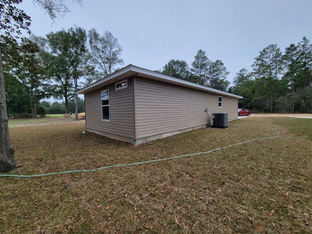 47 Cedar Hill Court, Defuniak Springs, FL 32433