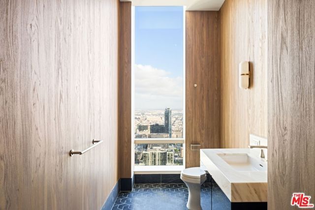 1000 W 8th Street 5210, Los Angeles, CA 90017