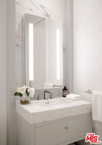 1000 W 8th Street 5210, Los Angeles, CA 90017