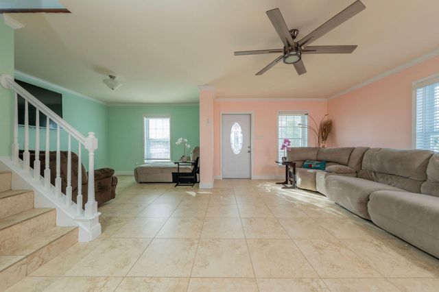 27 Avenue D, Key Largo, FL 33037