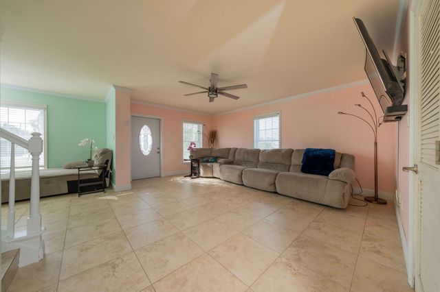 27 Avenue D, Key Largo, FL 33037