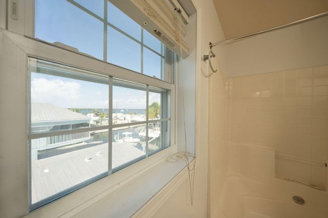 27 Avenue D, Key Largo, FL 33037