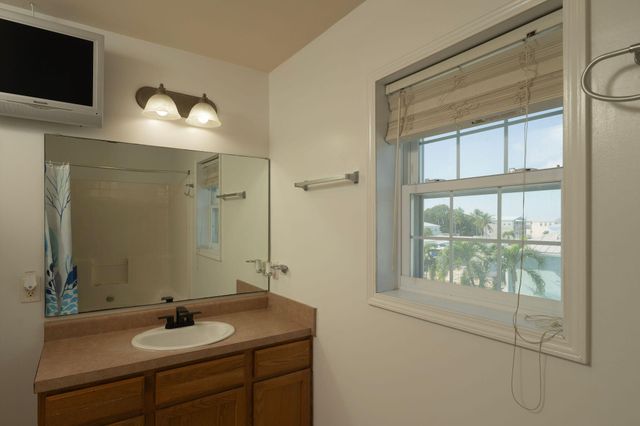 27 Avenue D, Key Largo, FL 33037