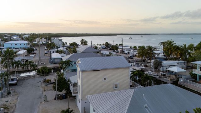 27 Avenue D, Key Largo, FL 33037