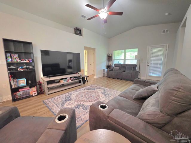 12139 Emerald Heights Ln, Pensacola, FL 32506