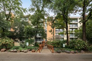 6010 Oakwood Drive 2G, Lisle, IL 60532