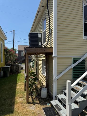 908 34th Street, Galveston, TX 77550