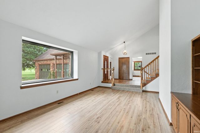 2090 S Warren Road, Huntington, IN 46750