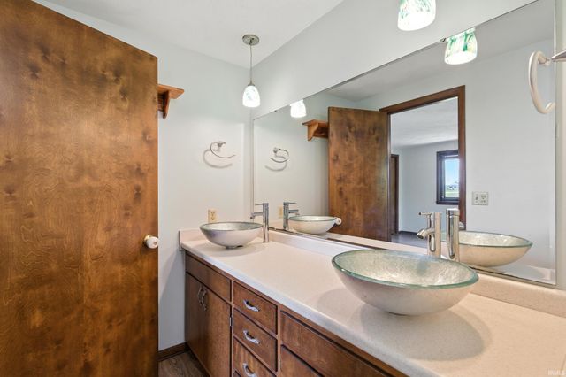 2090 S Warren Road, Huntington, IN 46750