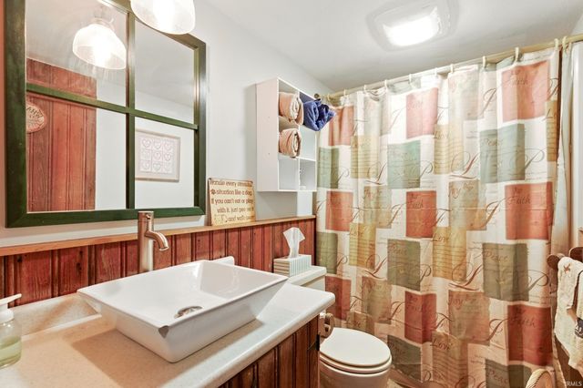 2090 S Warren Road, Huntington, IN 46750