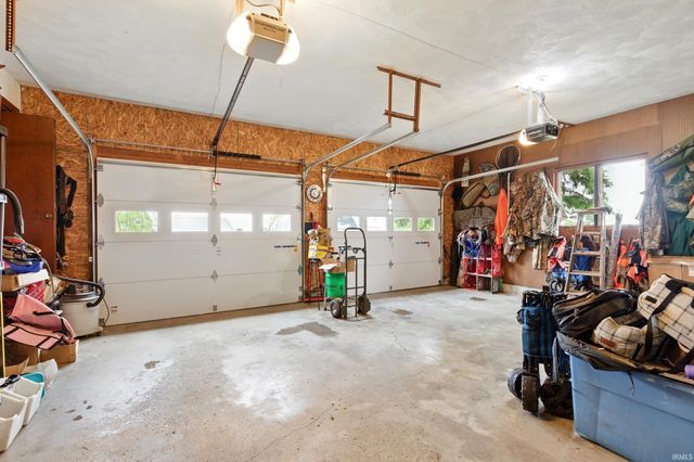 2090 S Warren Road, Huntington, IN 46750