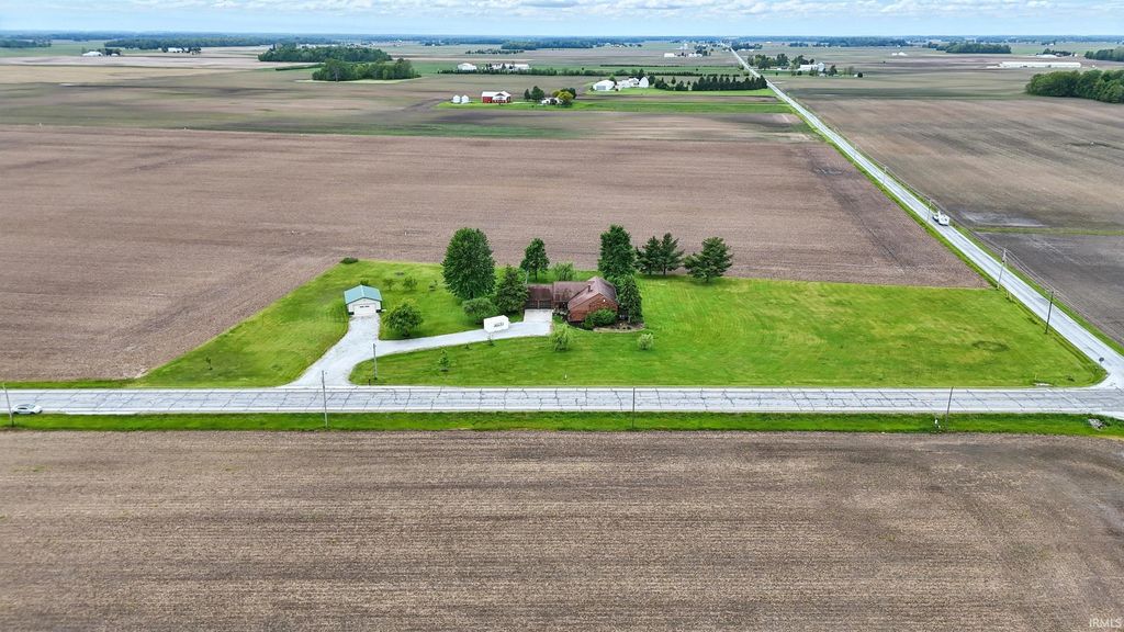 2090 S Warren Road, Huntington, IN 46750