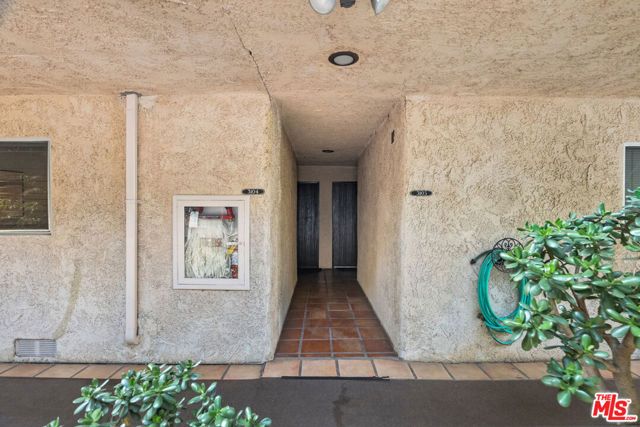 2700 Cahuenga Boulevard 3104, Los Angeles, CA 90068