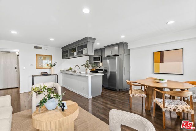 2700 Cahuenga Boulevard 3104, Los Angeles, CA 90068