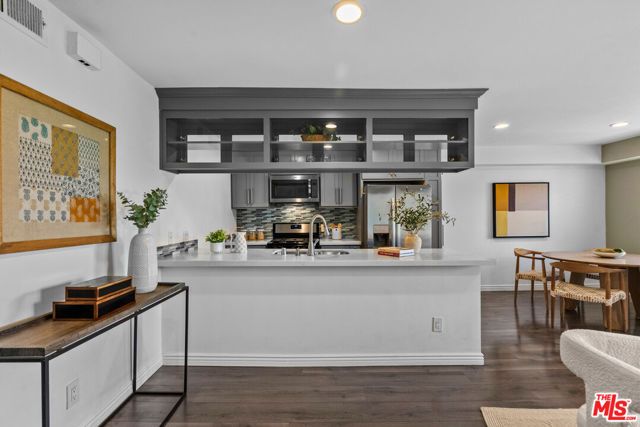 2700 Cahuenga Boulevard 3104, Los Angeles, CA 90068