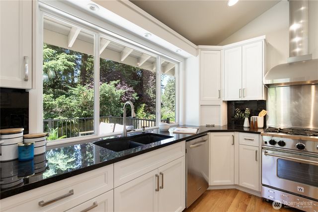7235 87th Avenue SE, Mercer Island, WA 98040