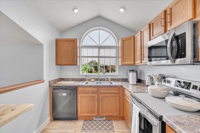 1223 33rd Avenue Circle, Silvis, IL 61282
