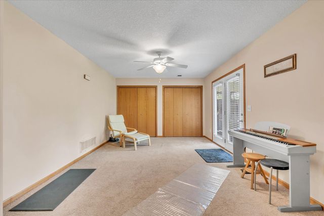 1223 33rd Avenue Circle, Silvis, IL 61282