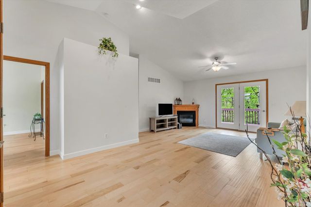 1223 33rd Avenue Circle, Silvis, IL 61282