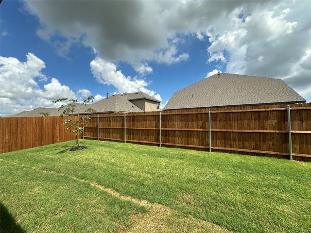 5231 Meadow Lane, Krum, TX 76249