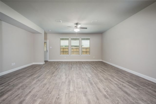 5231 Meadow Lane, Krum, TX 76249