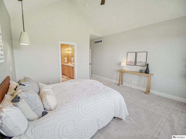 9355 S 86th Street, Lincoln, NE 68526