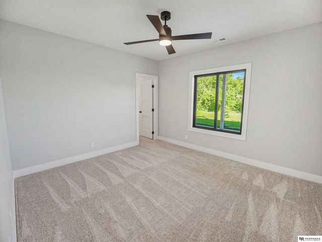 9355 S 86th Street, Lincoln, NE 68526