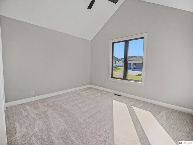 9355 S 86th Street, Lincoln, NE 68526
