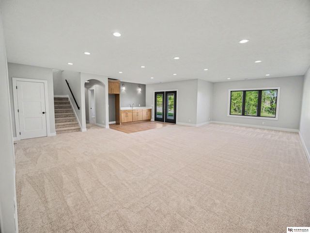 9355 S 86th Street, Lincoln, NE 68526