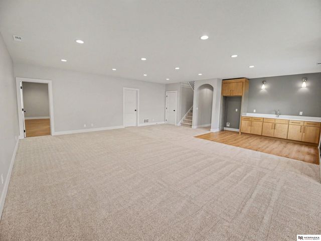 9355 S 86th Street, Lincoln, NE 68526