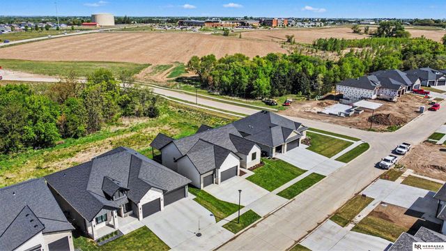 9355 S 86th Street, Lincoln, NE 68526