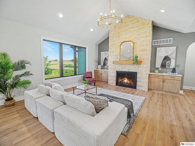 9355 S 86th Street, Lincoln, NE 68526