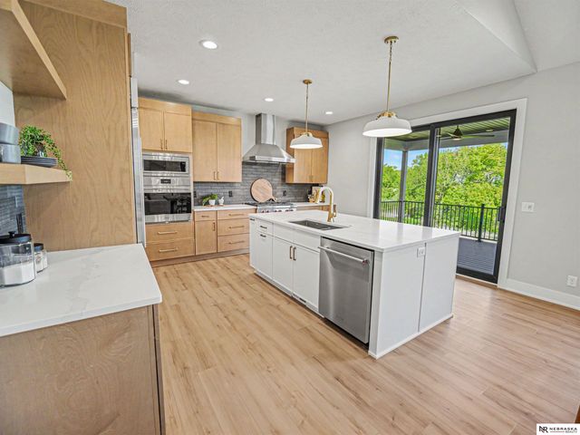 9355 S 86th Street, Lincoln, NE 68526