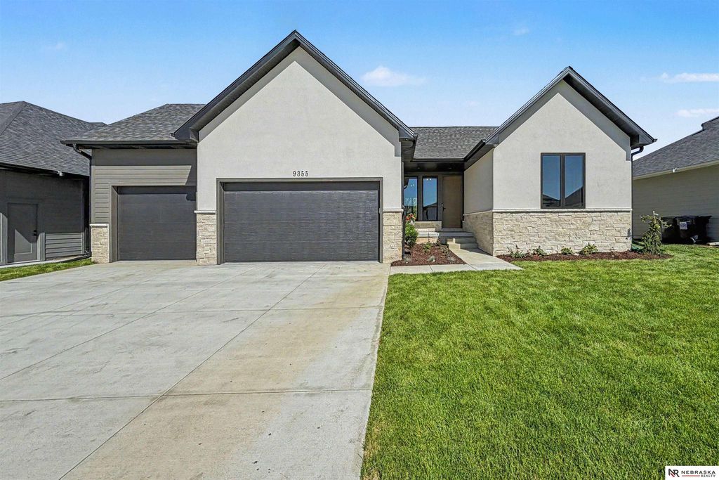 9355 S 86th Street, Lincoln, NE 68526