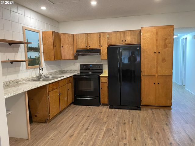 685 MORSE St, Ryderwood, WA 98581