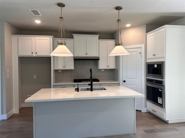 5215 Getty Lane, Iowa Colony, TX 77583