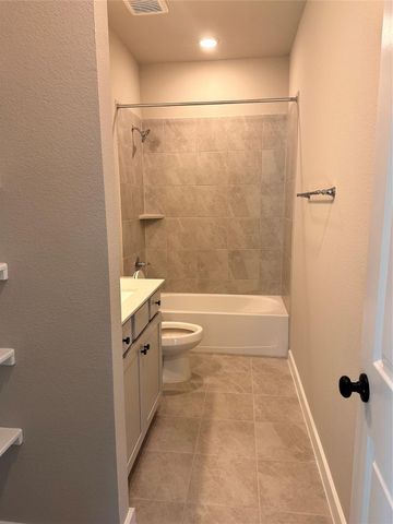 5215 Getty Lane, Iowa Colony, TX 77583