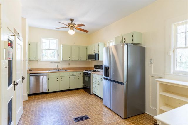 1106 NE 4TH STREET, Gainesville, FL 32601