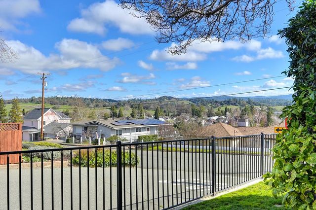 245 Walnut St, Jackson, CA 95642