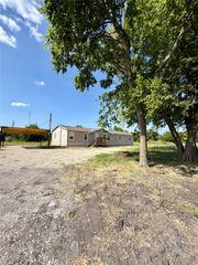 5698 County Road 2752, Farmersville, TX 75442