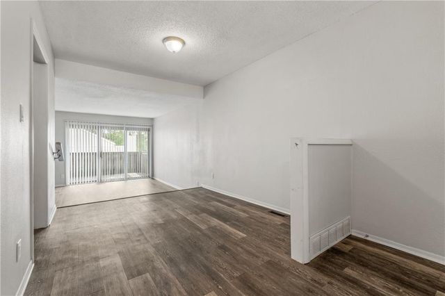 1802 E 97th Street A, Kansas City, MO 64131