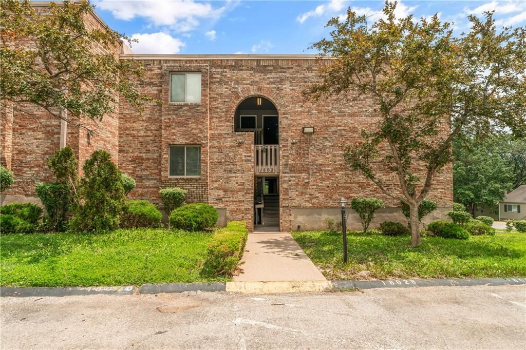 1802 E 97th Street A, Kansas City, MO 64131