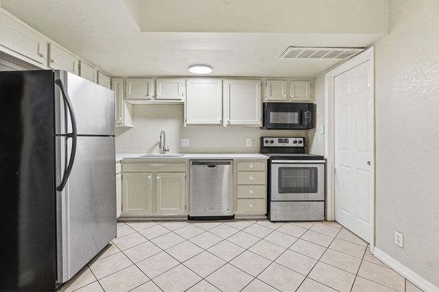 8809 Dawnridge CIR 102, Austin, TX 78757