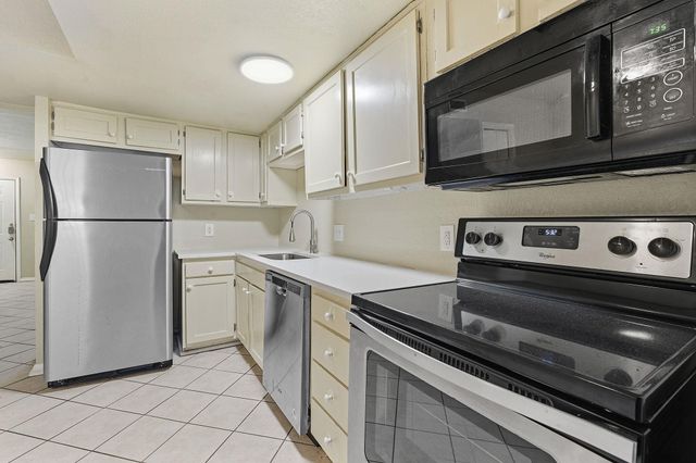 8809 Dawnridge CIR 102, Austin, TX 78757